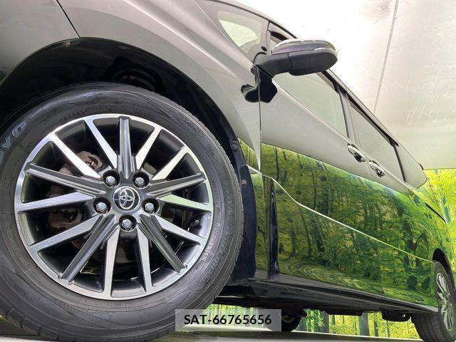 Toyota VOXY 2015-01 8369682-12