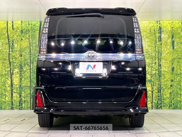 Toyota VOXY 2015-01 8369682-14