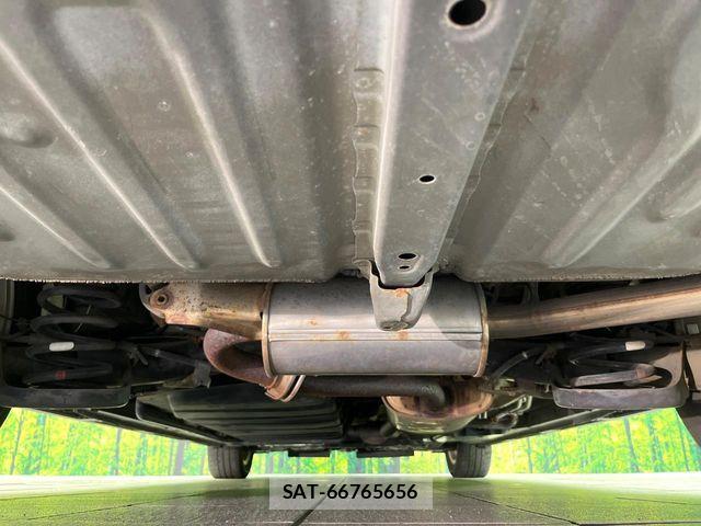 Toyota VOXY 2015-01 8369682-18