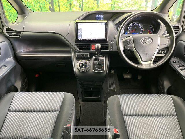 Toyota VOXY 2015-01 8369682-1
