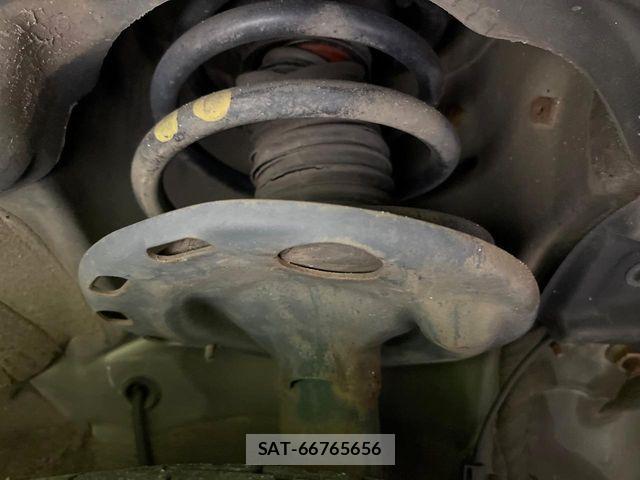 Toyota VOXY 2015-01 8369682-19
