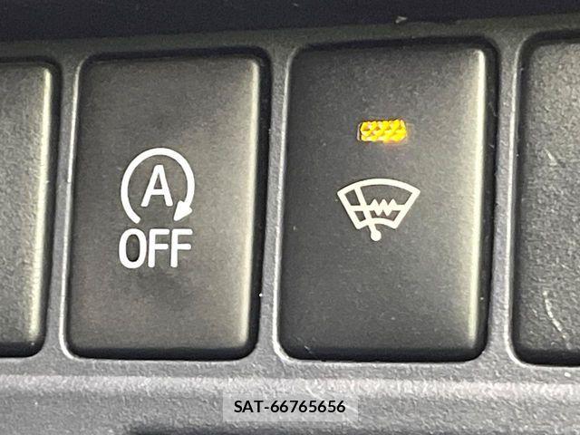 Toyota VOXY 2015-01 8369682-5