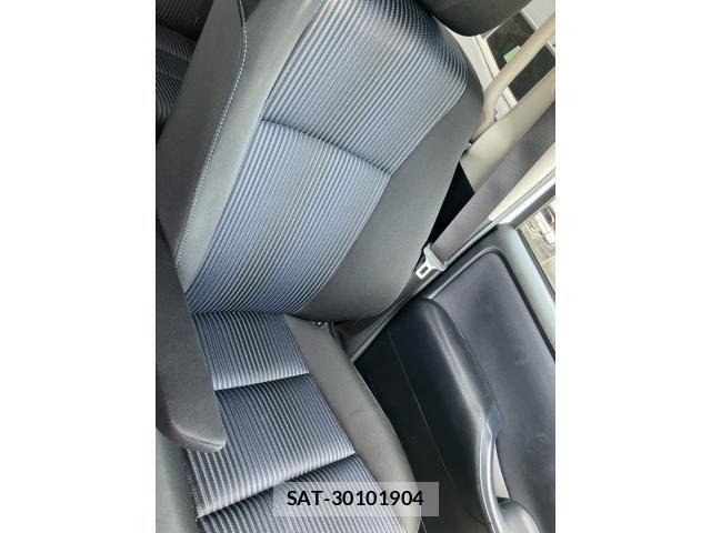 Toyota VOXY 2015-12 8369683-11