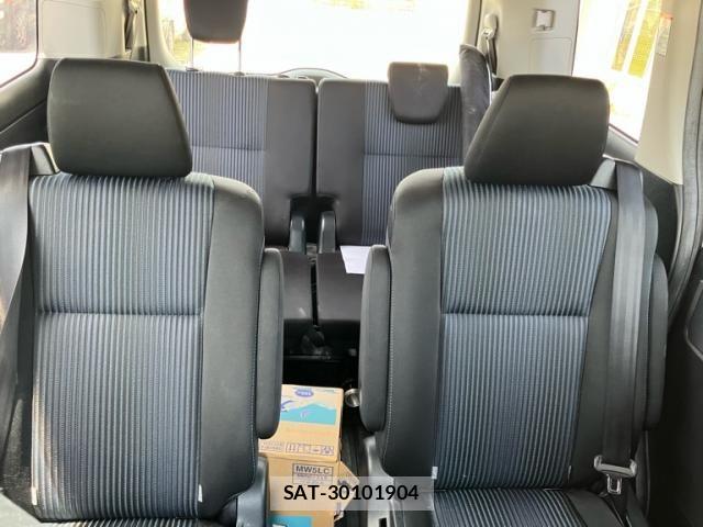 Toyota VOXY 2015-12 8369683-12