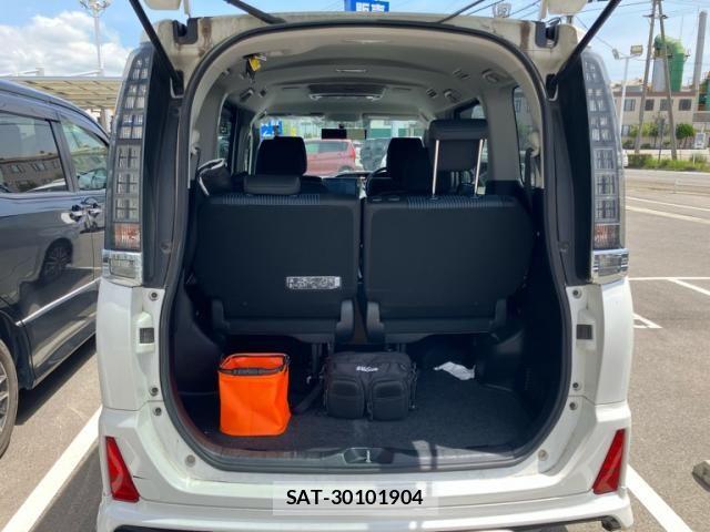 Toyota VOXY 2015-12 8369683-13