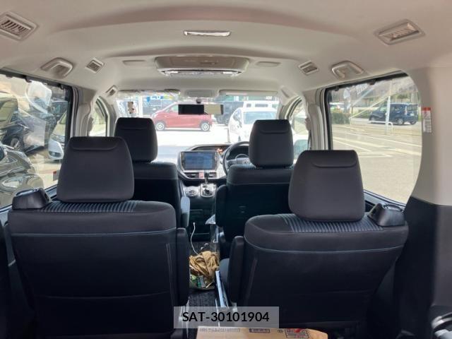 Toyota VOXY 2015-12 8369683-14