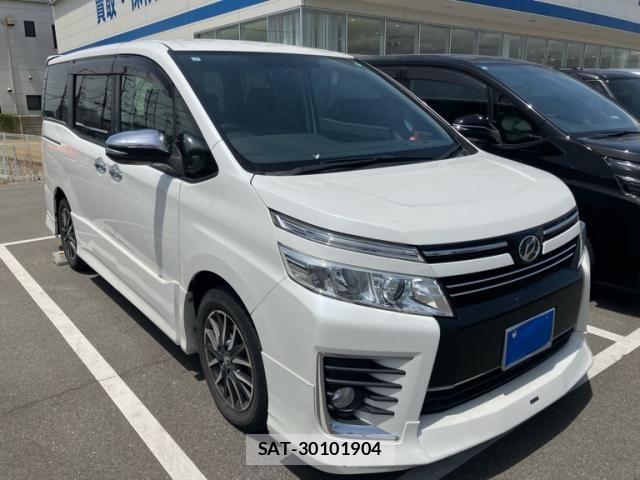 Toyota VOXY 2015-12 8369683-1
