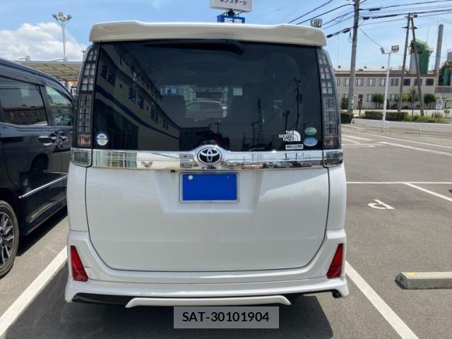 Toyota VOXY 2015-12 8369683-2