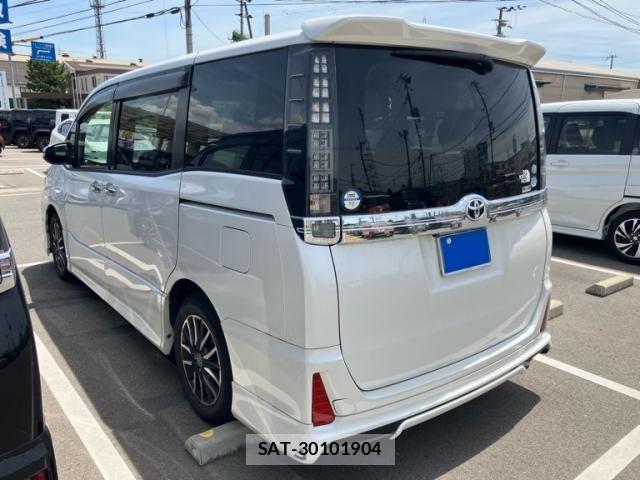 Toyota VOXY 2015-12 8369683-3