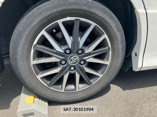 Toyota VOXY 2015-12 8369683-7