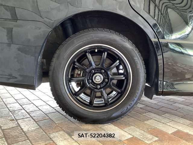 Toyota VOXY 2016-01 8369681-10