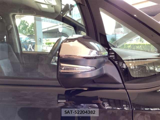 Toyota VOXY 2016-01 8369681-14