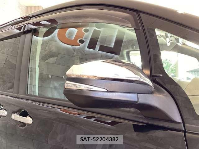 Toyota VOXY 2016-01 8369681-15
