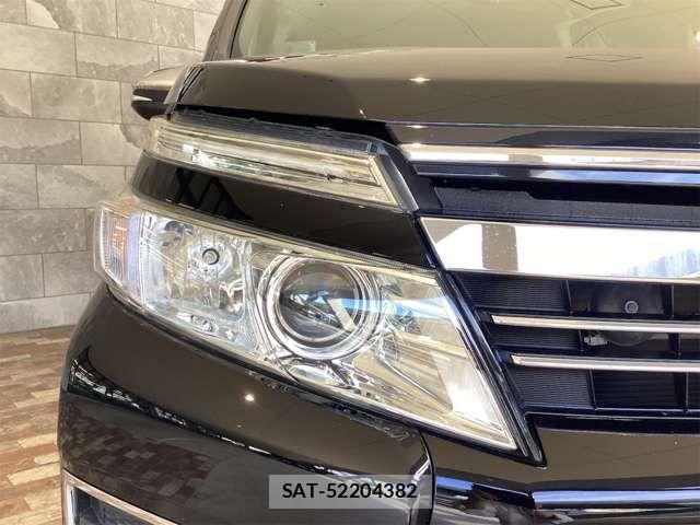 Toyota VOXY 2016-01 8369681-17