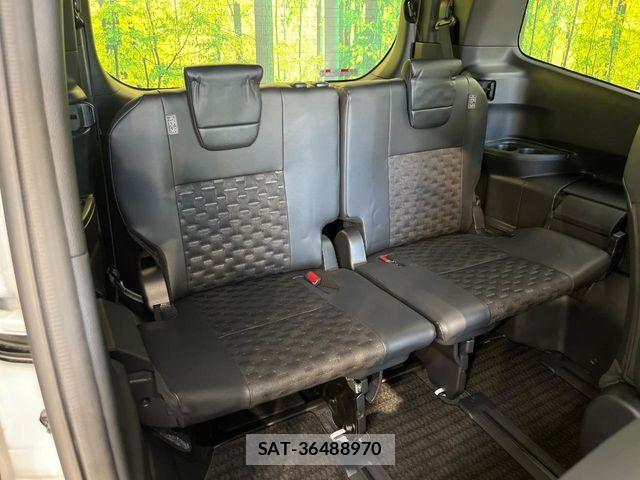 Toyota VOXY 2023-12 8369654-9
