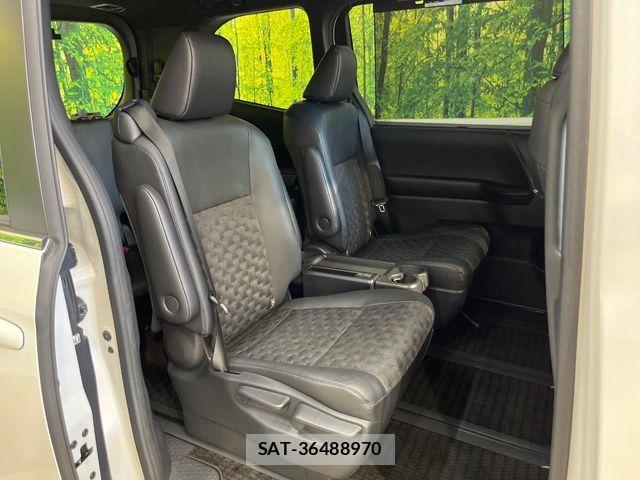 Toyota VOXY 2023-12 8369654-8