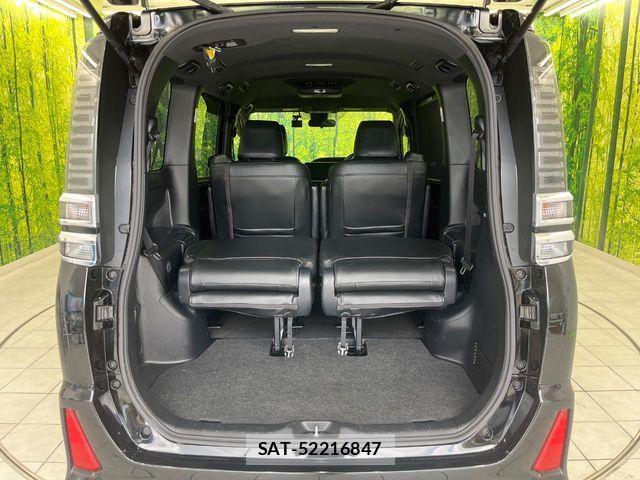 Toyota VOXY 2017-10 8369666-10