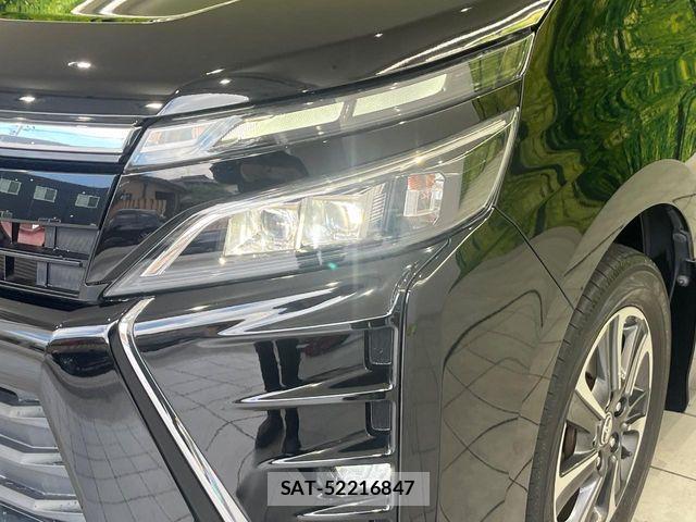 Toyota VOXY 2017-10 8369666-12