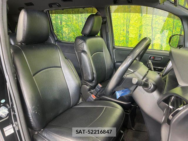 Toyota VOXY 2017-10 8369666-7