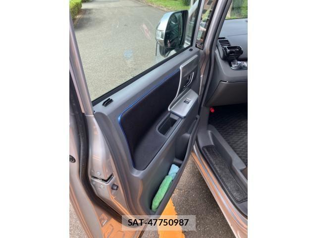 Toyota VOXY 2009-09 8369697-10