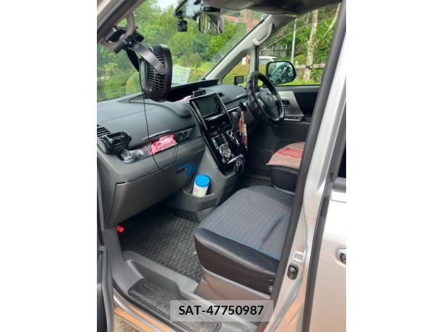 Toyota VOXY 2009-09 8369697-11