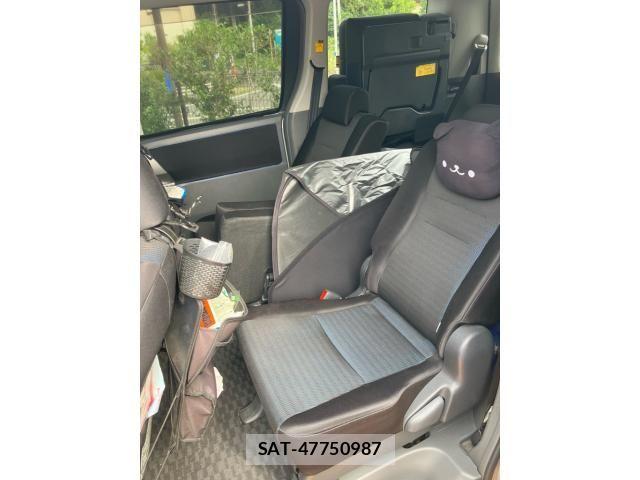 Toyota VOXY 2009-09 8369697-12
