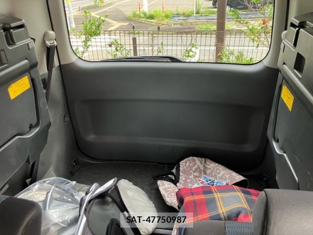 Toyota VOXY 2009-09 8369697-13