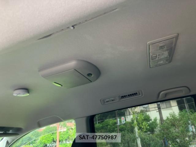 Toyota VOXY 2009-09 8369697-14