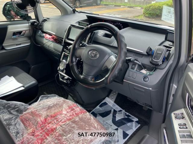 Toyota VOXY 2009-09 8369697-18