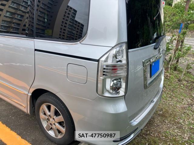 Toyota VOXY 2009-09 8369697-3