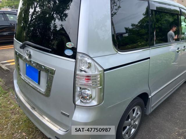 Toyota VOXY 2009-09 8369697-4
