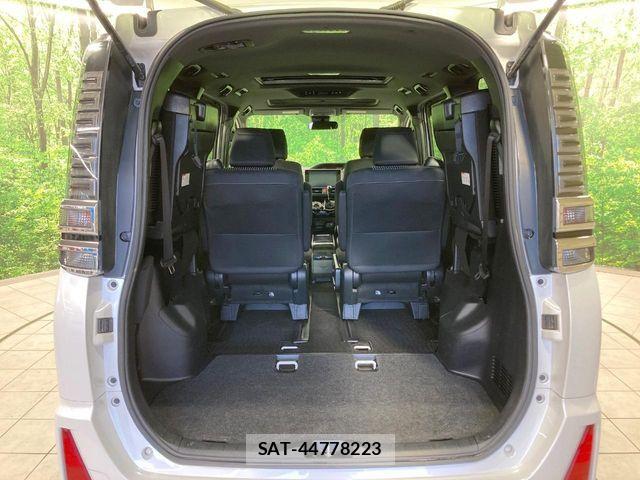 Toyota VOXY 2017-08 8369662-10