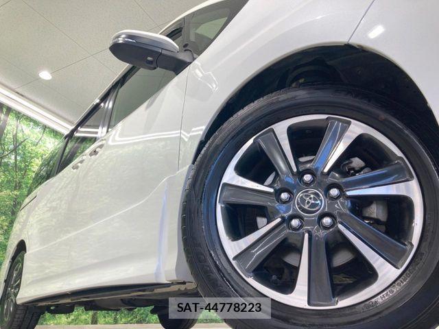 Toyota VOXY 2017-08 8369662-13