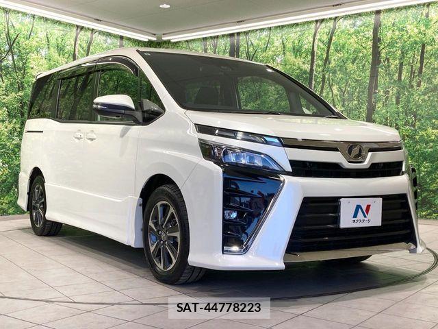 Toyota VOXY 2017-08 8369662-16