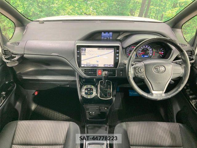 Toyota VOXY 2017-08 8369662-1