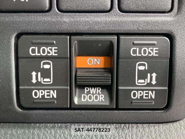 Toyota VOXY 2017-08 8369662-5