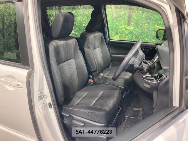 Toyota VOXY 2017-08 8369662-7