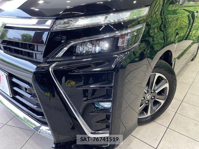 Toyota VOXY 2021-02 8369656-12