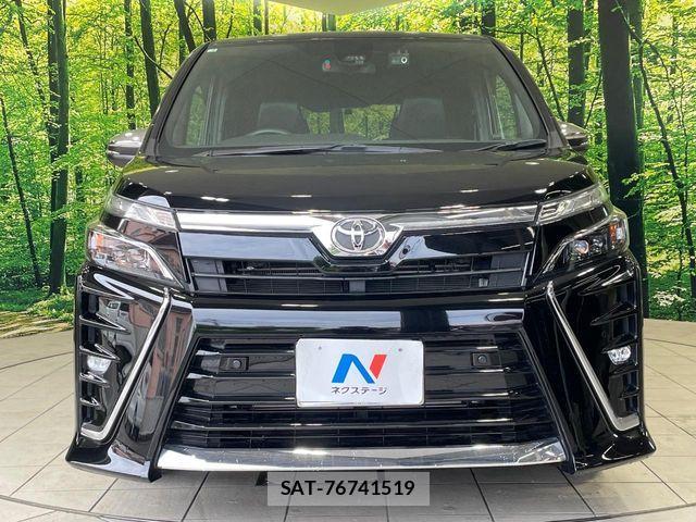 Toyota VOXY 2021-02 8369656-14