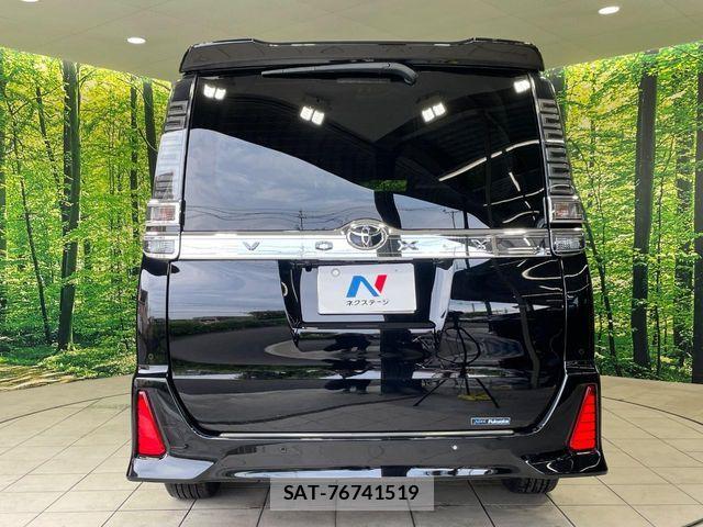 Toyota VOXY 2021-02 8369656-15