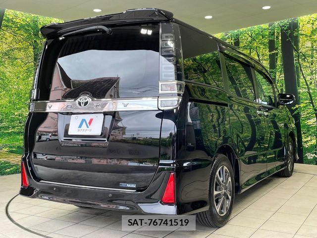 Toyota VOXY 2021-02 8369656-17