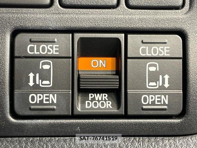 Toyota VOXY 2021-02 8369656-2