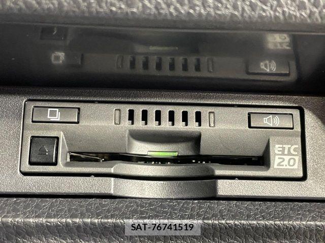 Toyota VOXY 2021-02 8369656-6