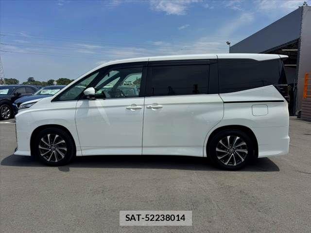 Toyota VOXY 2022-03 8369651-10