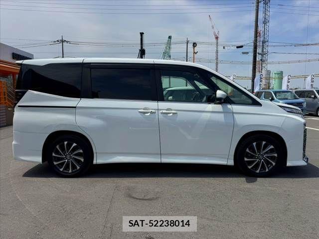 Toyota VOXY 2022-03 8369651-11