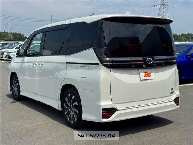 Toyota VOXY 2022-03 8369651-12