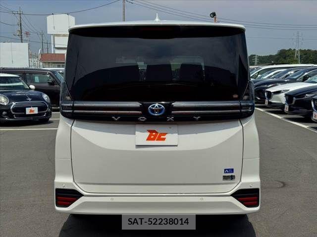 Toyota VOXY 2022-03 8369651-13