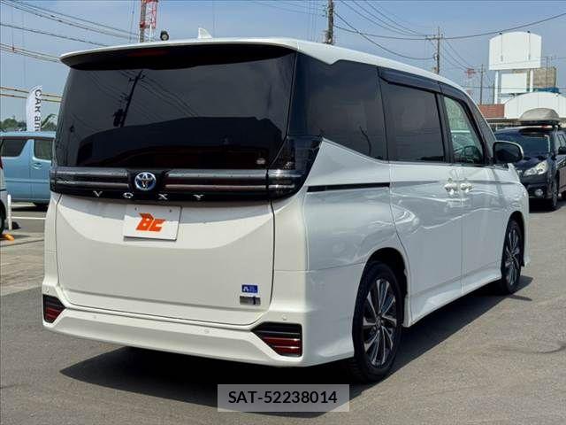 Toyota VOXY 2022-03 8369651-14