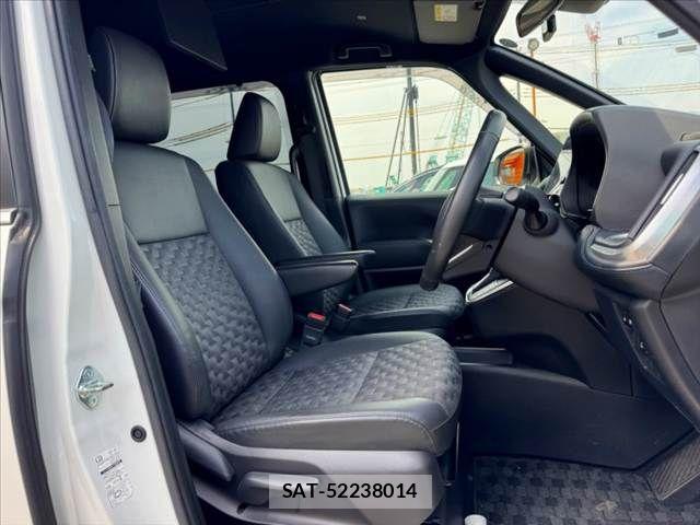 Toyota VOXY 2022-03 8369651-15