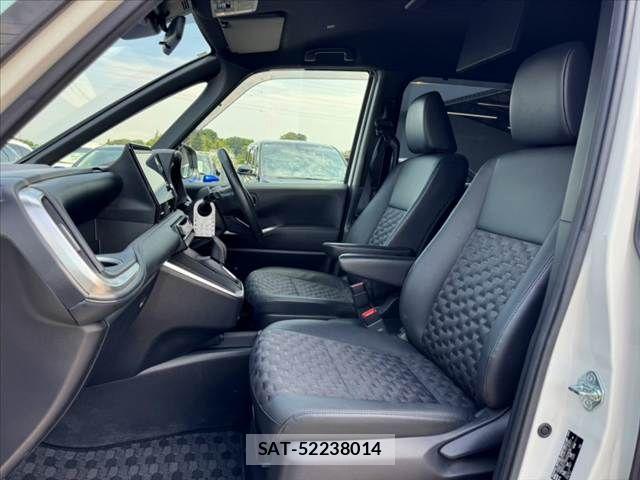 Toyota VOXY 2022-03 8369651-16